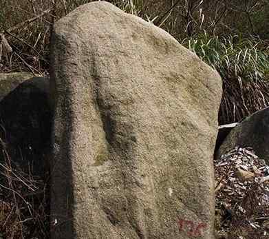 高3.5宽2.2厚0.8米竖式刻字石