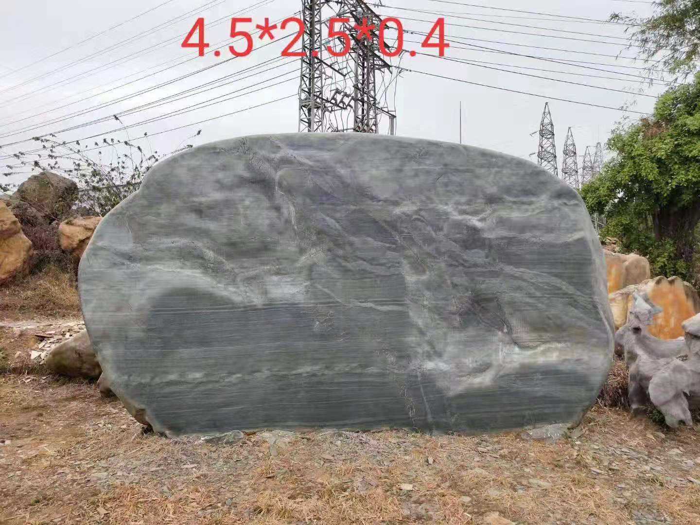 长4.5米 高2.5 厚0.4米 青石刻字石
